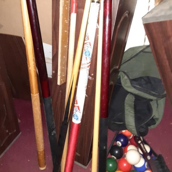 Pool table - Picture 3 of 4